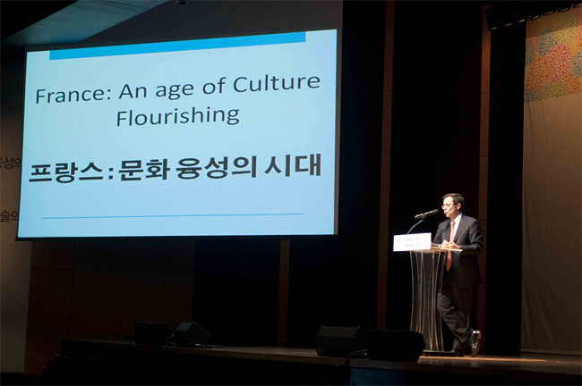 사진설명 : 제롬 파스키에(Jérôme Pasquier) 주한 프랑스 대사가 24일 서울 대한상공회의소에서 열린 <2013 문화융성 콘퍼런스>에 참석해 ‘문화융성 해외사례-프랑스 문화융성 사례를 중심으로’라는 주제로 강연을 하고 있다. 