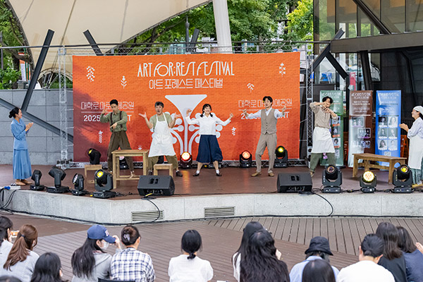 문학주간2025 도움닿기 행사 진행 사진