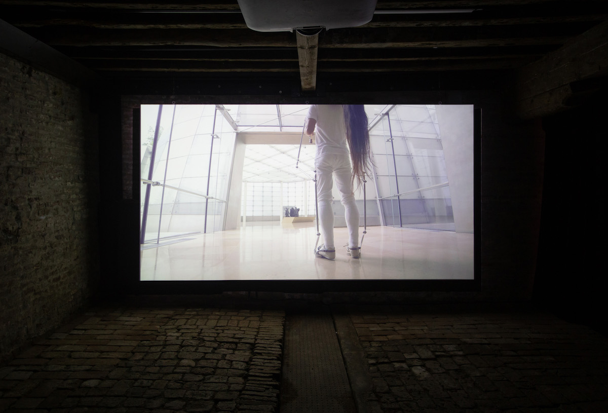 Hyungkoo Lee, Measure, 2014, single-channel video,
                  color, sound, 5 min. 8 sec. Provided by Bf. photograph by
                  Hyunjung Kwon.