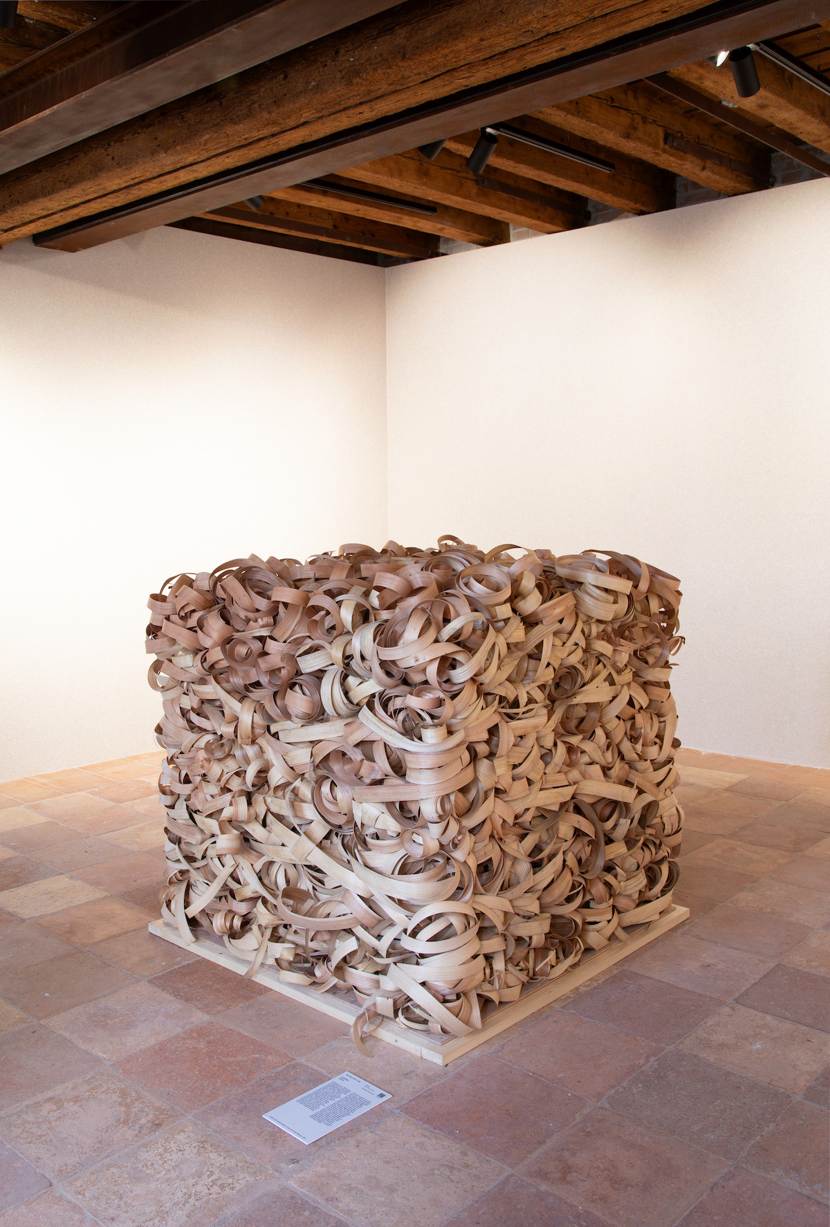 hyung woo Lee, untitled, 2023, wood, 90 × 110 × 110
                  cm. Provided by Bf. photograph by Hyunjung Kwon.