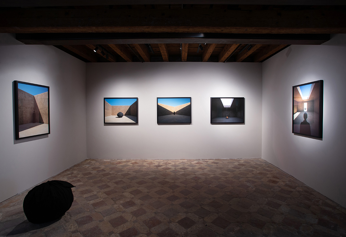 Kimsooja, installation view of
                  Every Island is a Mountain. Provided by Bf. photograph
                  by Hyunjung Kwon.